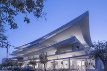 Η ιδιαίτερη πολυκατοικία στη Βούλα διεκδικεί διεθνές βραβείο αρχιτεκτονικής