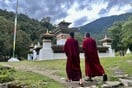 Ινδία, Νεπάλ, Μπουτάν: Καταγράφοντας τις συνέπειες της κλιματικής αλλαγής, την τεχνητή νοημοσύνη και όσα πρεσβεύει η «γκουρού» Βαντάνα Σίβα
