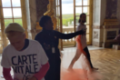 Γαλλία: Ακτιβιστές σκόρπισαν πορτοκαλί σκόνη στο Ανάκτορο των Βερσαλλιών
