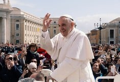 Πάπας Φραγκίσκος: Η ομοφυλοφιλία δεν αποτελεί έγκλημα
