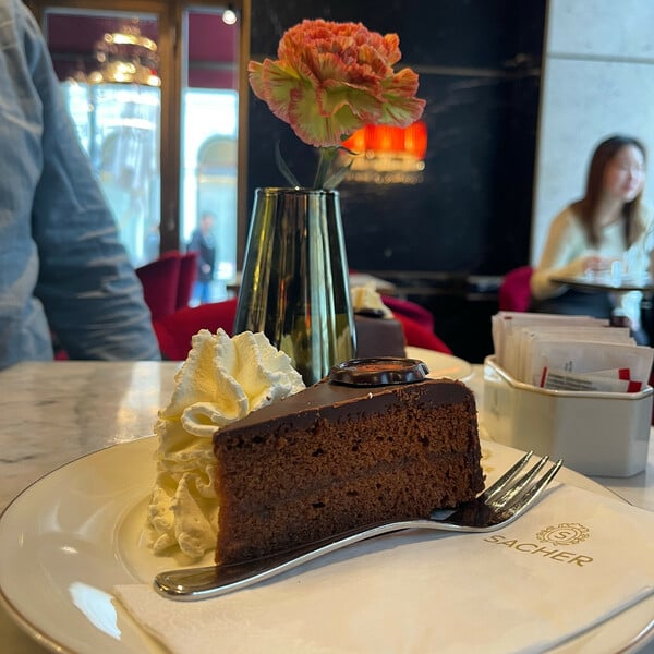 Το κέικ σοκολάτας που προκάλεσε διαμάχη δεκαετιών στη Βιέννη