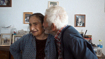 Η ιστορία αγάπης του Γιώργου και της Ποθητής που ζουν μαζί στη Σχοινούσα εδώ και 58 χρόνια