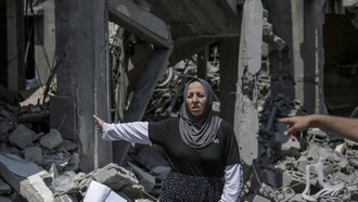 Γάζα: Βραβείο στην φωτογραφία που δείχνει Παλαιστίνια να θρηνεί τη νεκρή ανιψιά της