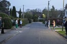 Από το απέναντι πεζοδρόμιο: Κουβεντιάζοντας με τους γείτονες στην εποχή του κορωνοϊού