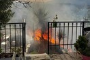 Ισχυρή έκρηξη σε σπίτι στα Καλύβια: Υπάρχουν τραυματίες - Πυρκαγιά σε εξέλιξη