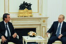 Δίπλα στο Πούτιν ο ανεμβολίαστος Μπολσονάρου- Δεν κάθισαν στο τεράστιο τραπέζι