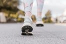 Έρευνα: 9.800 βήματα τη μέρα είναι τα ιδανικά για σημαντική μείωση του κινδύνου άνοιας