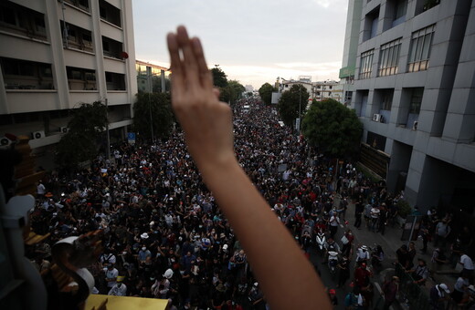 Ταϊλάνδη: Χιλιάδες αντικυβερνητικοί διαδηλωτές στους δρόμους για την επιστροφή του βασιλιά