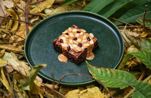 Brownie με φιστικοβούτυρο, καρυδόπιτα χωρίς σιρόπι: Δύο εύκολες συνταγές από τον Αντώνη Σελέκο