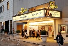 To Netflix σώζει το ιστορικό σινεμά «Paris» στη Νέα Υόρκη για να προβάλλει εκεί τις δικές του ταινίες