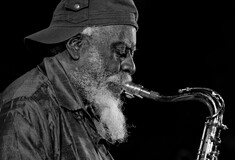 Ένας ποιητικός φόρος τιμής στον θρυλικό σαξοφωνίστα της τζαζ Pharoah Sanders