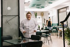 Στοα Φιξ: Η Γωγώ Δελογιάννη άνοιξε γαστρο-καφενείο σε μια στοά του κέντρου