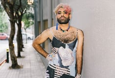 Alok Vaid-Menon: «Ένα από τα πιο υπέροχα πράγματα όταν δηλώνεις queer είναι ότι εφευρίσκεις νέους τρόπους να αγαπάς και να υπάρχεις»
