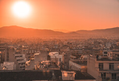 The Rooftop Athens: Η ταράτσα με τη χαρακτηριστική θέα στο κέντρο της πόλης, προσφέρει κάθε μέρα και μια διαφορετική εμπειρία