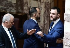 Συνελήφθη ο Κωνσταντίνος Φλώρος- Αντιδράσεις από τα κόμματα για τις γροθιές εντός Βουλήε