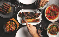 ΟΧ Chop House: Πασχαλινό γεύμα σε ένα στέκι που φέρνει σύγχρονο αέρα στην παράδοση