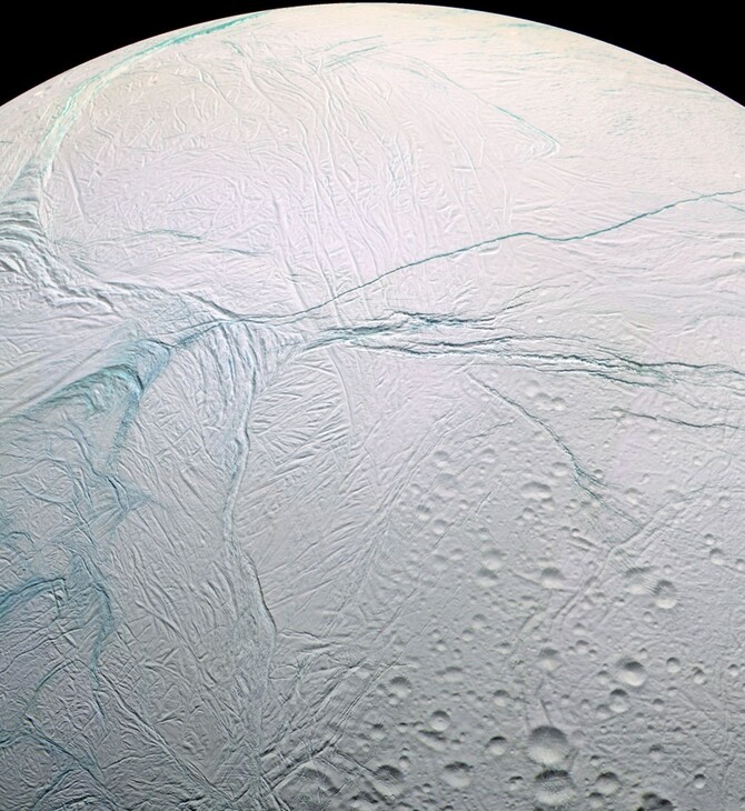 Αν είναι κατοικήσιμος ο Εγκέλαδος, το φεγγάρι του Κρόνου, εξετάζουν οι επιστήμονες