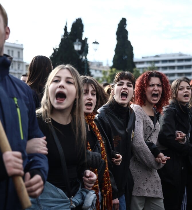 Μεγάλες εκπλήξεις, πολλές αντιφάσεις: Η πολιτική συμπεριφορά των νέων στην Ελλάδα