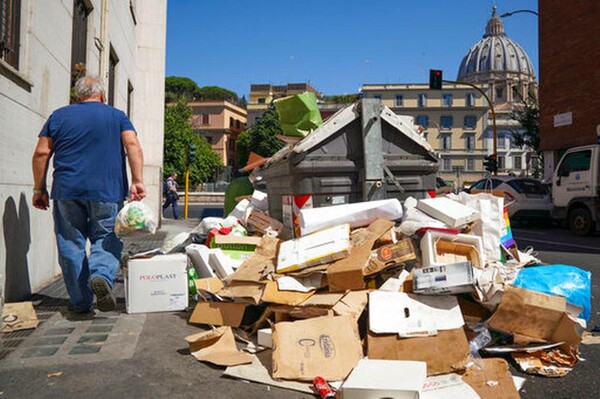 H Ρώμη «πνίγεται» στα σκουπίδια - Για υγειονομικό κίνδυνο προειδοποιεί ο ιατρικός σύλλογος