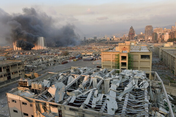 Ο Λίβανος πενθεί: 100 νεκροί, 4000 τραυματίες από τις εκρήξεις - Ανατινάχτηκαν 2.750 τόνοι νιτρικού αμμωνίου