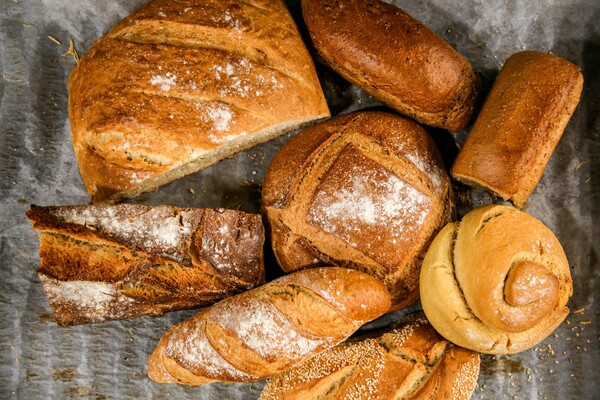 Ένας φούρνος στα Σεπόλια μάς μαθαίνει να αγαπάμε και πάλι το ψωμί