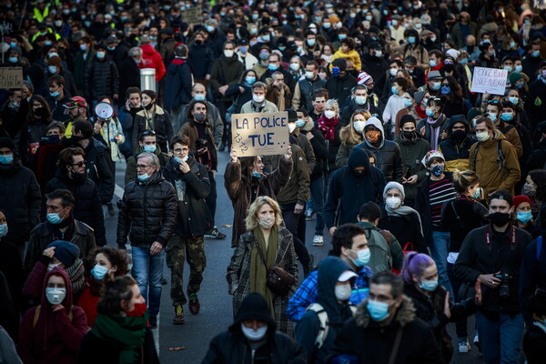 Βίαιες ταραχές στη Γαλλία: Χιλιάδες στους δρόμους κατά της αστυνομικής βίας