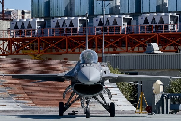 Στο δυναμικό της Πολεμικής Αεροπορίας δύο αναβαθμισμένα F-16 Viper – Παραδόθηκαν από τις ΗΠΑ