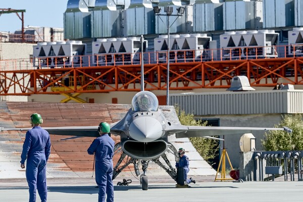 Στο δυναμικό της Πολεμικής Αεροπορίας δύο αναβαθμισμένα F-16 Viper – Παραδόθηκαν από τις ΗΠΑ