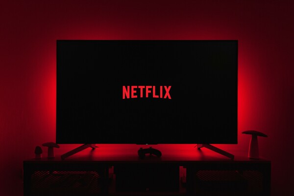To Netflix βάζει τέλος στην κοινοκτημοσύνη κωδικών μέχρι τα τέλη Μαρτίου