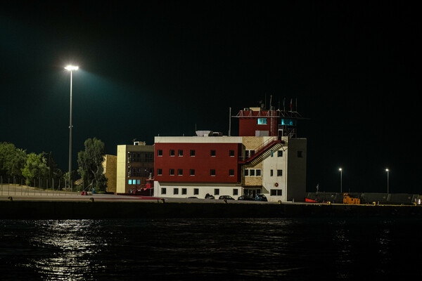 ΕΠΕΞ Νυχτερινή περιπλάνηση στο λιμάνι του Πειραιά