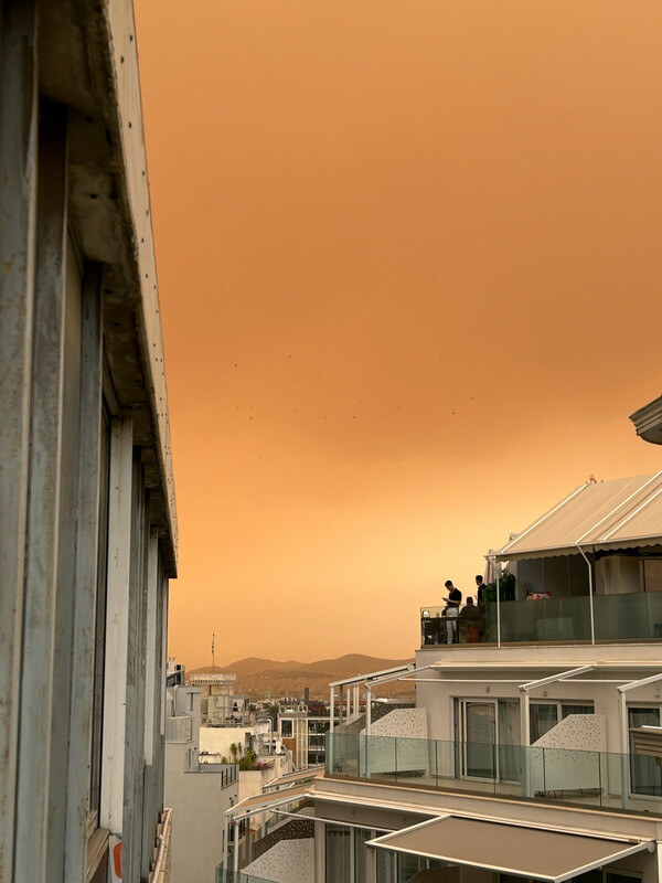 Αφρικανική σκόνη: «Πορτοκαλί» ουρανός από τον Άρη και στην Αττική