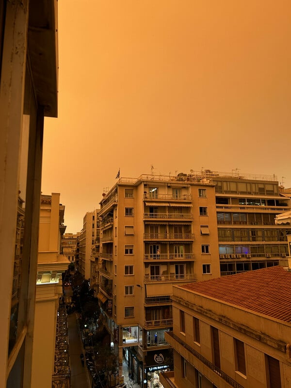 Αφρικανική σκόνη: «Πορτοκαλί» ουρανός και στην Αττική