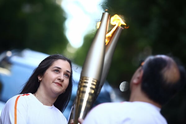 Ολυμπιακή Φλόγα: Κλειστοί δρόμοι στο κέντρο της Αθήνας- Οδεύει προς το Καλλιμάρμαρο