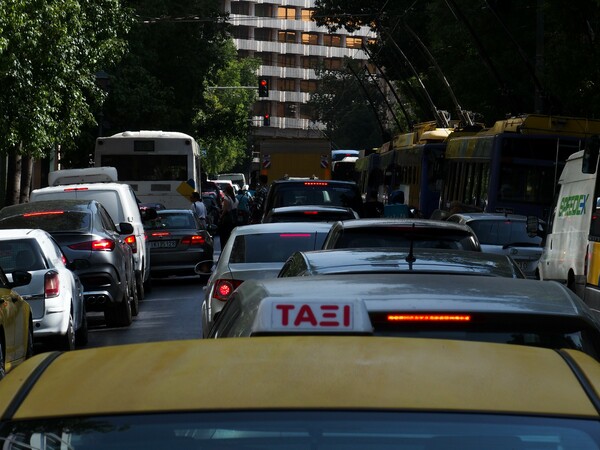 Κίνηση τώρα: Στο «κόκκινο» το κέντρο της Αθήνας για την Ολυμπιακή Φλόγα - Ποιοι δρόμοι είναι κλειστοί