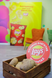 Μάθαμε πώς φτιάχνονται τα πατατάκια Lay's (και γιατί κανείς δεν μπορεί να φάει μόνο ένα)