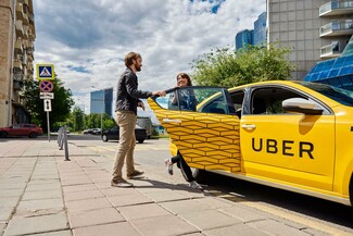 Ο Χαμένος Θησαυρός: Οδηγοί συνεργαζόμενοι με την Uber μοιράζονται τις ιστορίες των ξεχασμένων αντικειμένων στα ταξί