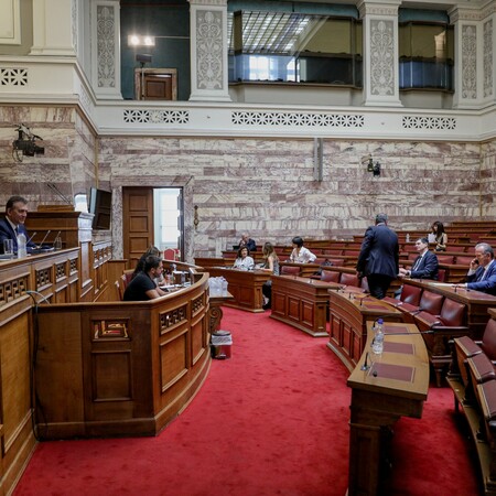 Βουλή: Υπερψηφίστηκε η συμφωνία Ελλάδας- Μαρόκου για τις θαλάσσιες μεταφορές