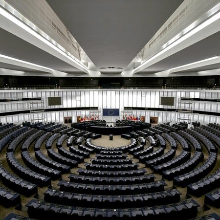 Ευρωεκλογές 2024: Ποιες εξουσίες έχει το Ευρωπαϊκό Κοινοβούλιο - Ο έλεγχος των χρημάτων