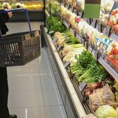 Μειώσεις τιμών σε βασικά φρούτα και λαχανικά - Αυξήσεις μόνο σε 10 προϊόντα