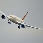 Boeing: Αποκολλήθηκε ρόδα από αεροσκάφος- Αναγκαστική προσγείωση στο Γιοχάνεσμπουργκ