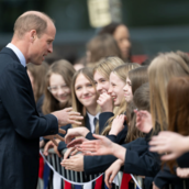 Πρίγκιπας Ουίλιαμ: Ζήτησε συγγνώμη για την απουσία της Κέιτ Μίντλετον σε επίσκεψη σε σχολείο