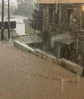 Κακοκαιρία: Ισχυρή βροχή και χαλαζόπτωση στο νότιο Πήλιο- Πλημμύρισαν δρόμοι