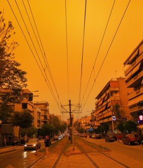 Αφρικανική σκόνη - Κολυδάς: Γιατί «βάφτηκε» πορτοκαλί ο ουρανός της Αττικής