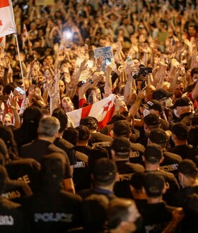 Γεωργία: Χιλιάδες στους δρόμους για το «ρωσικής έμπνευσης» νομοσχέδιο περί ξένων πρακτόρων
