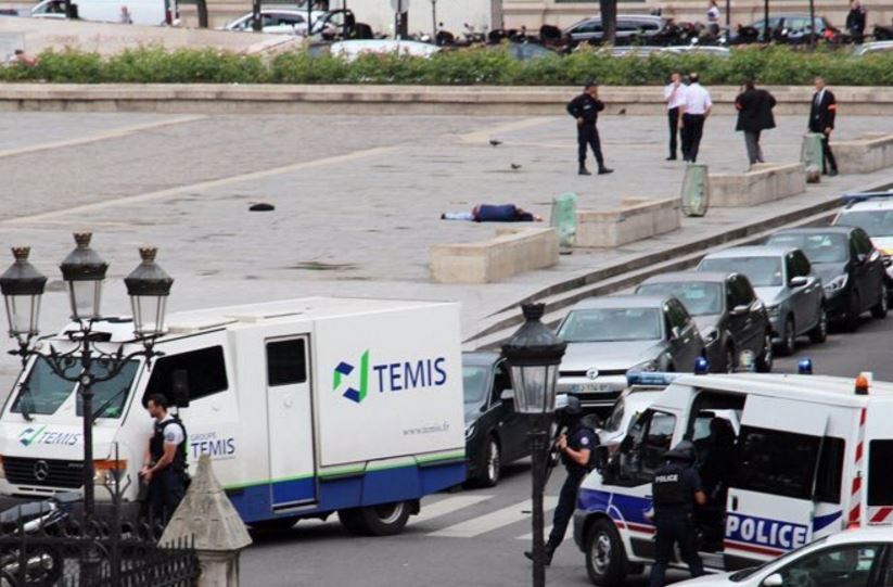 Είχε πάνω του κουζινομάχαιρα και δηλώνει τζιχαντιστής ο δράστης της επίθεσης στην Παναγία των Παρισίων