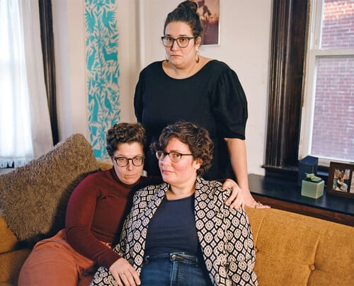 όνα Clockwise from standing- writers Carmen Maria Machado, Val Howlett and Marne Litfin in their Philadelphia home, December 2021