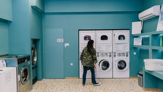 Τα self service laundries που ξεφυτρώνουν παντού στην Αθήνα