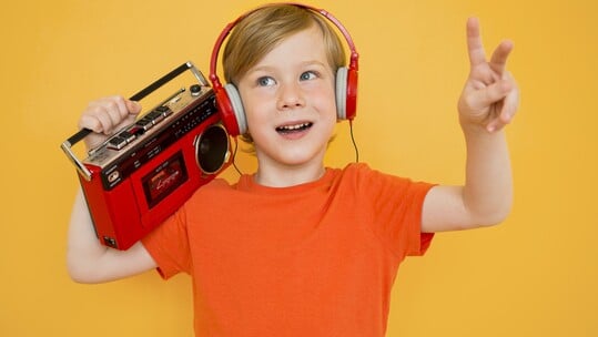 Το Kids Radio 88.6 παρουσιάζει περήφανα και με τρέλα την Kids Radio Banda