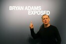 Ο Μπράιαν Άνταμς επιτίθεται στην Κίνα: «Άπληστοι μπάσταρδοι που δημιούργησαν τον ιό»