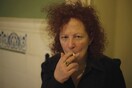 Η Nan Goldin αποκάλυψε τον εθισμό της στο Oxycontin και πως θα κυνηγήσει ισχυρή οικογένεια της φαρμακοβιομηχανίας